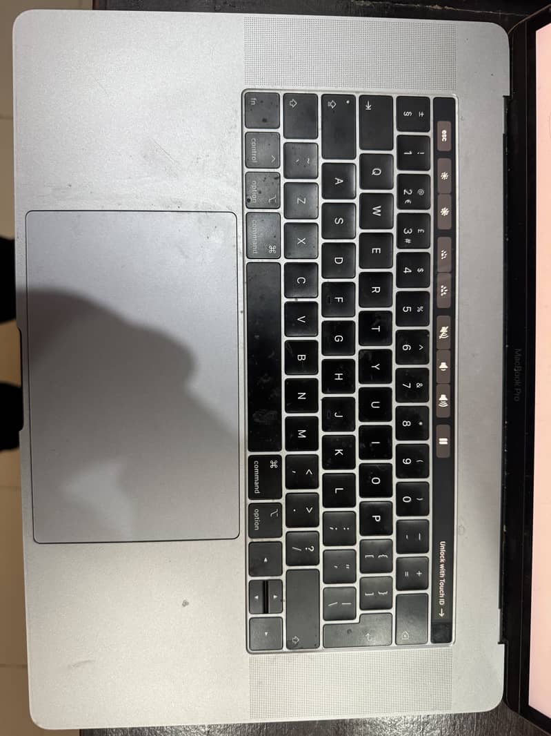 MacBook Pro 2019 15" | Core i7 | 4GB Graphics | 256GB SSD 5