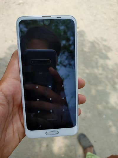 aquos r 2