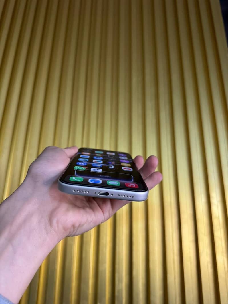 iPhone 17 pro max 4