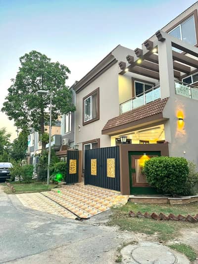 Corner 6.5 Marla Gardenia Block Bahria town lahore