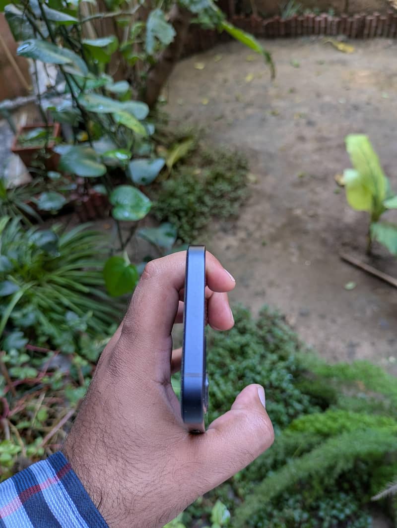 Apple iPhone 12 3