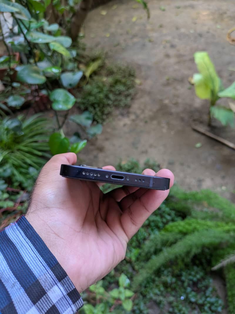 Apple iPhone 12 4