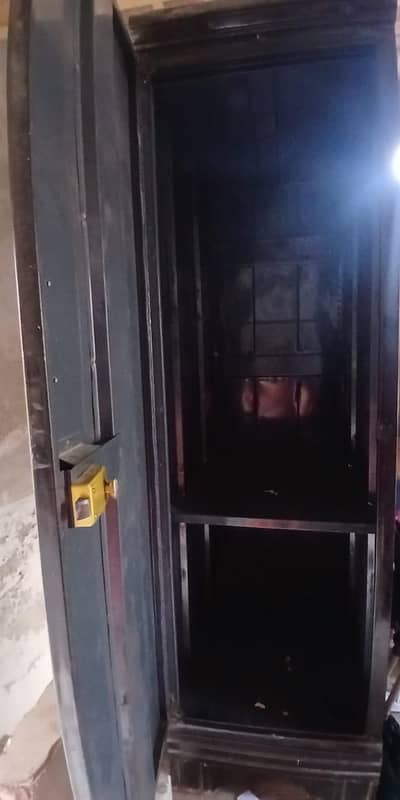 used almari kapron wali
