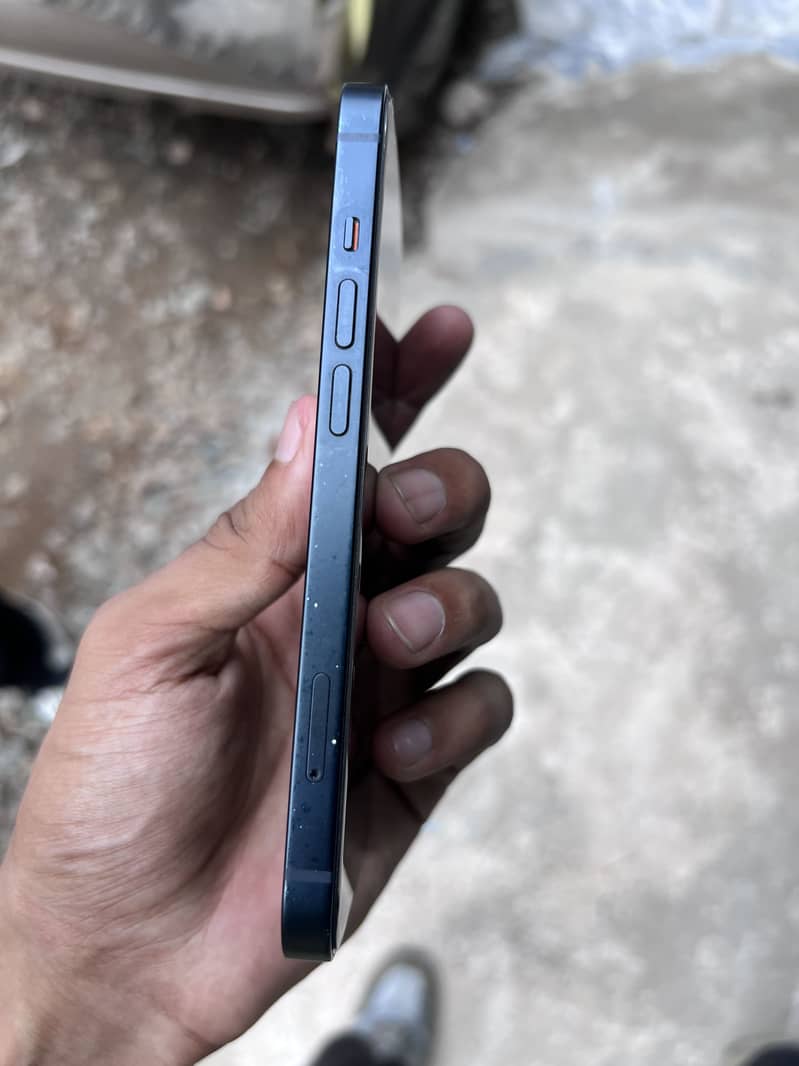 Apple iPhone 13 2