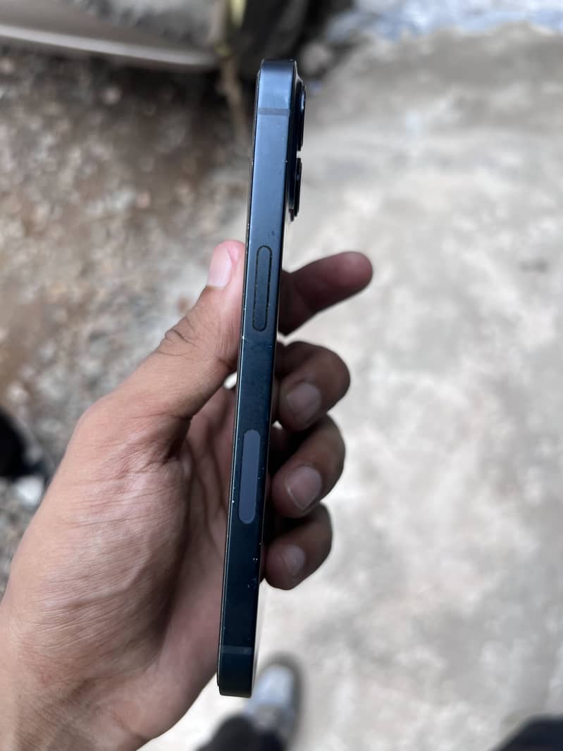 Apple iPhone 13 4