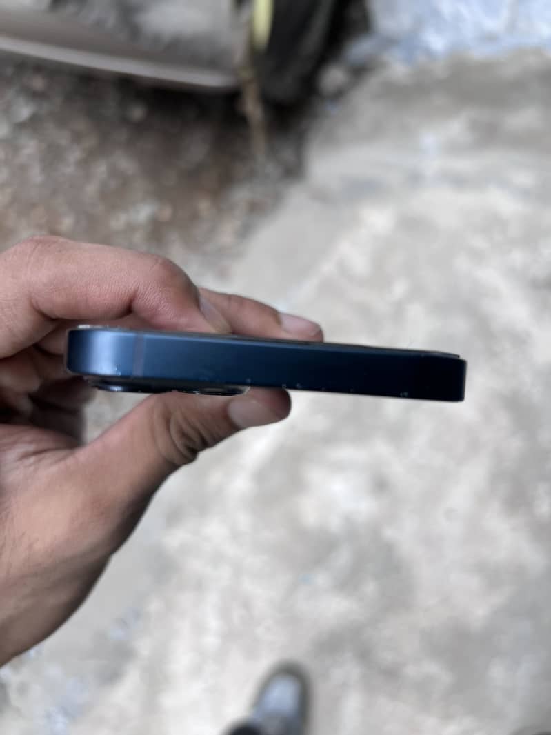 Apple iPhone 13 5