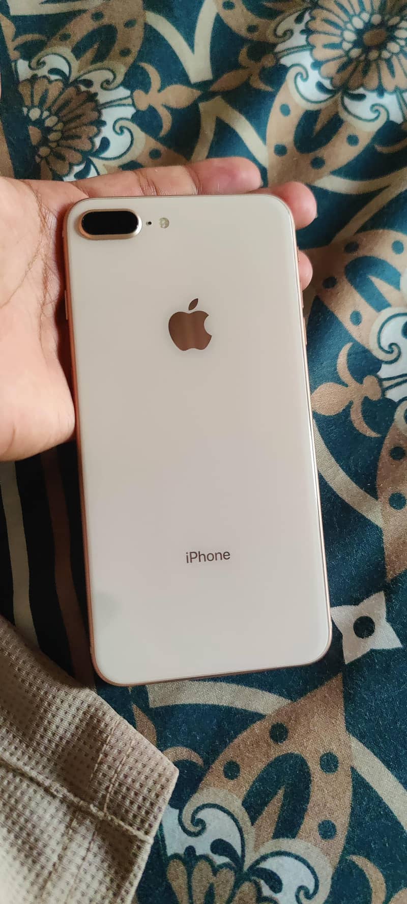 Apple iPhone 8 Plus 1