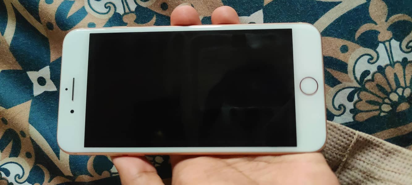 Apple iPhone 8 Plus 3