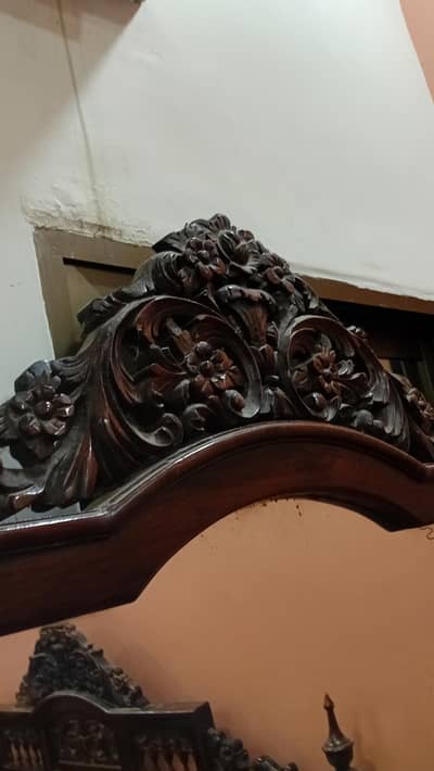chinoti wood dressing table urgent sale
