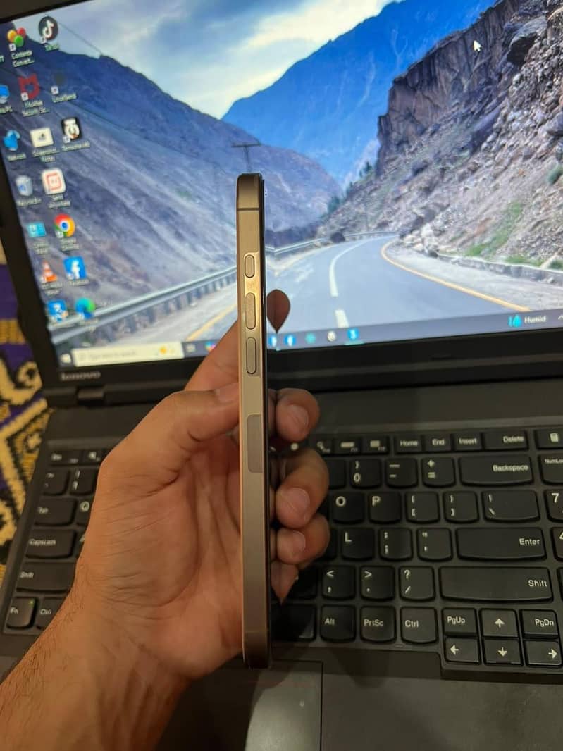 Apple iPhone 16 Pro Max 4