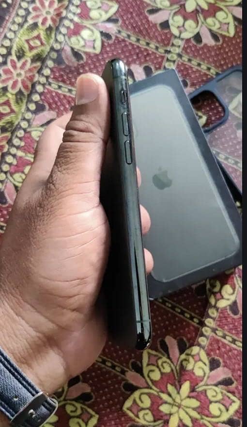 Apple iPhone 11 Pro 1