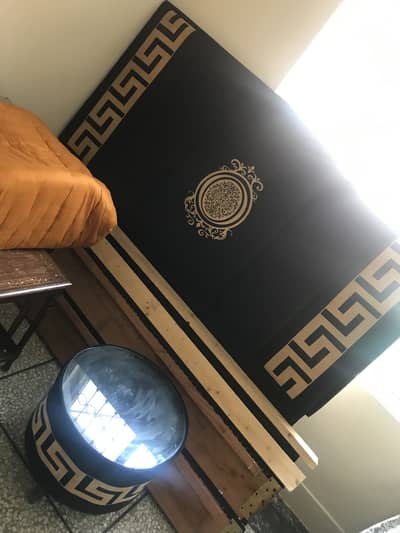 Bed with 2 side tables