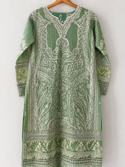 Sana safinaz 3 pc suit very well stitched with laces