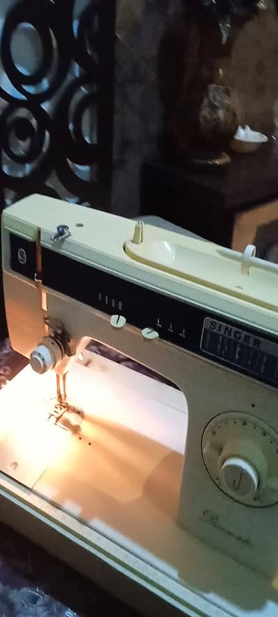 Singer sewing machine for sale
