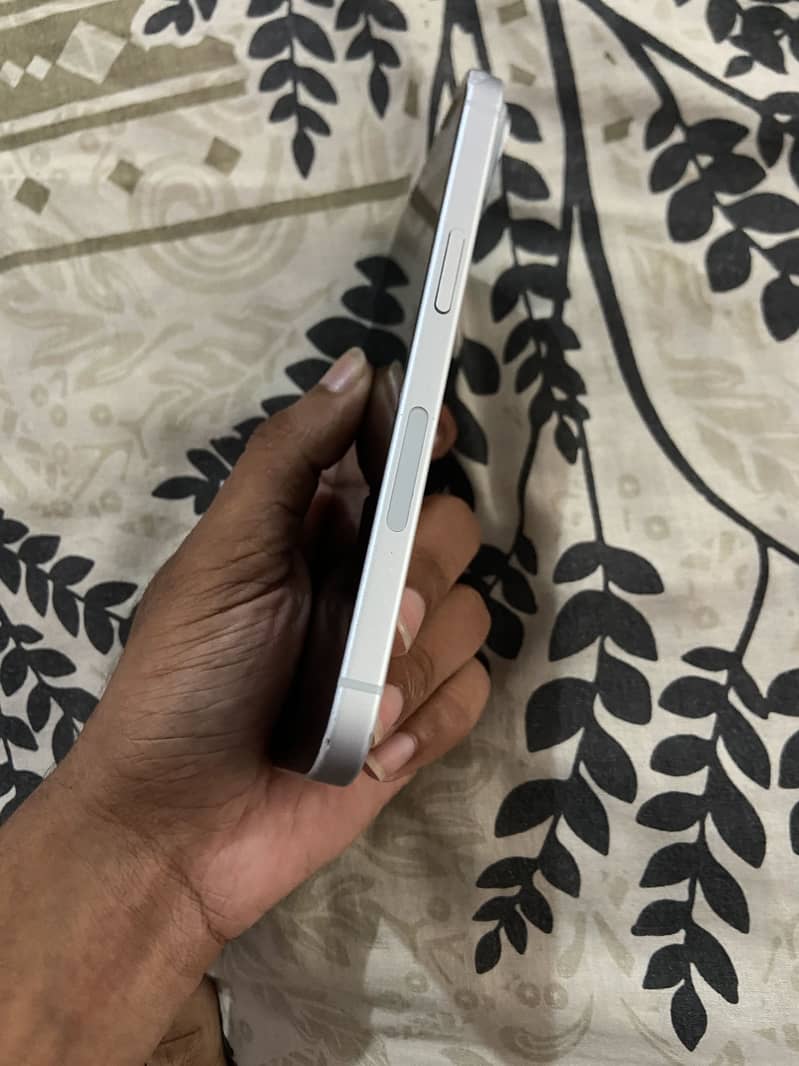 Apple iPhone 15 2