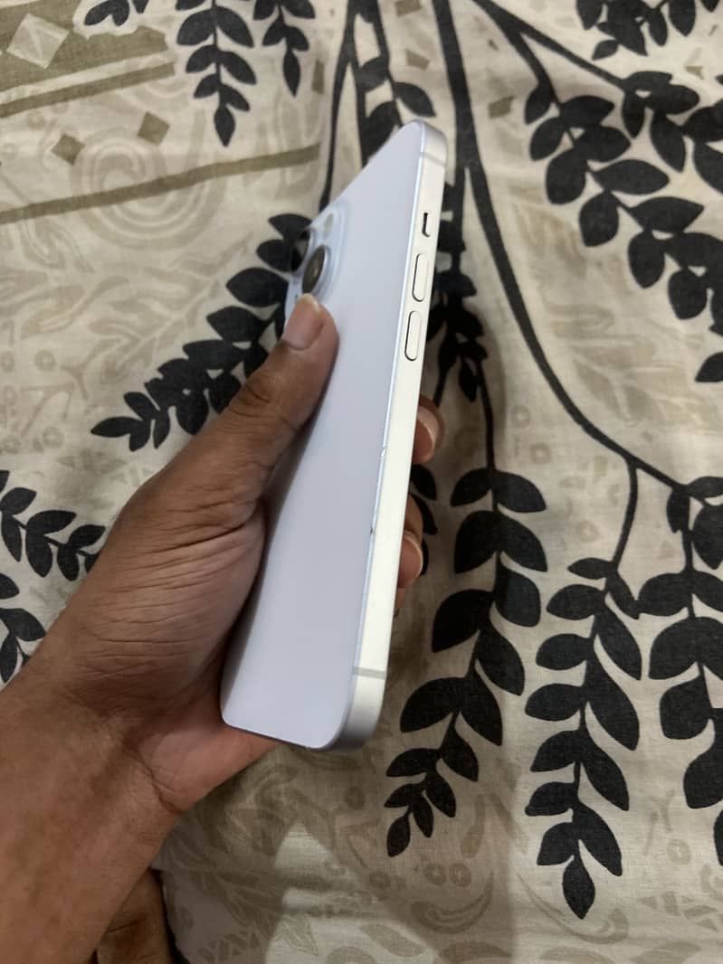 Apple iPhone 15 4