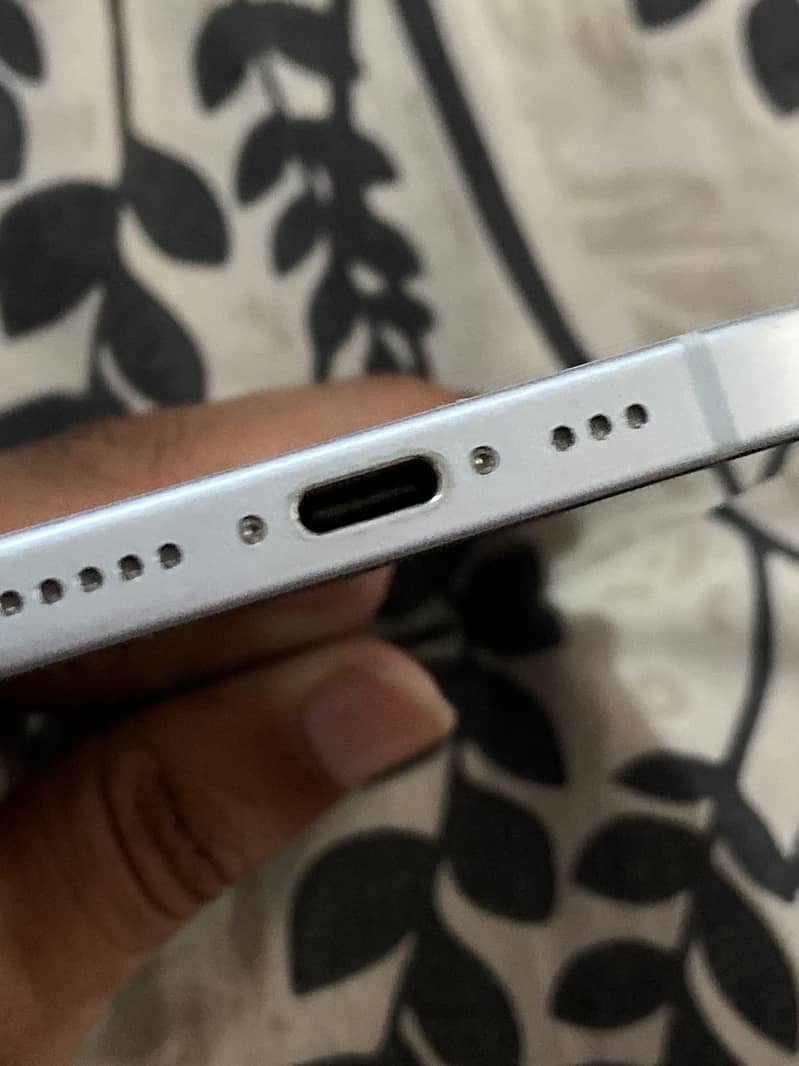 Apple iPhone 15 6