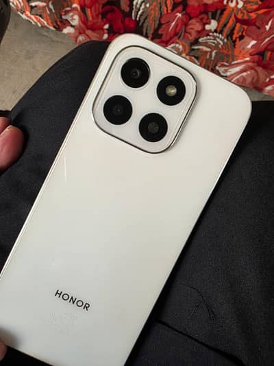 Honor X6c available