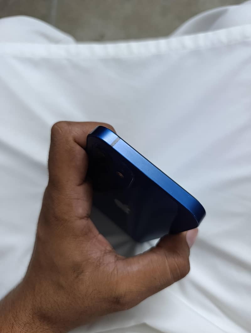 Apple iPhone 12 1