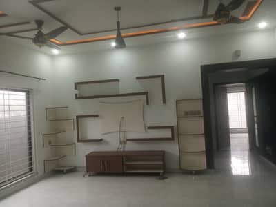 10 MARLA HOUSE AVAILABLE FOR SALE