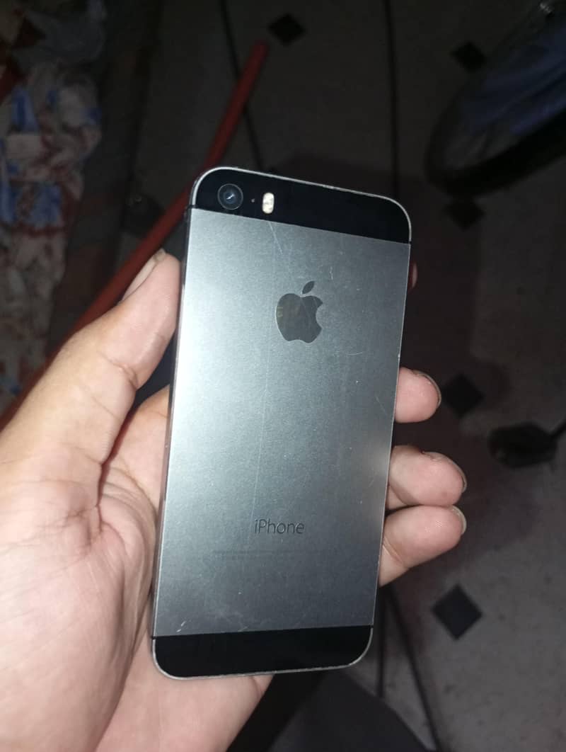 Apple iPhone 5se 0