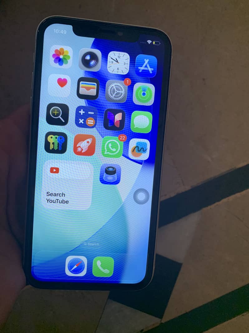 Apple iPhone 11 4