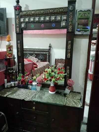 DRESSING TABLE BRAND NEW CONDITION AND BED