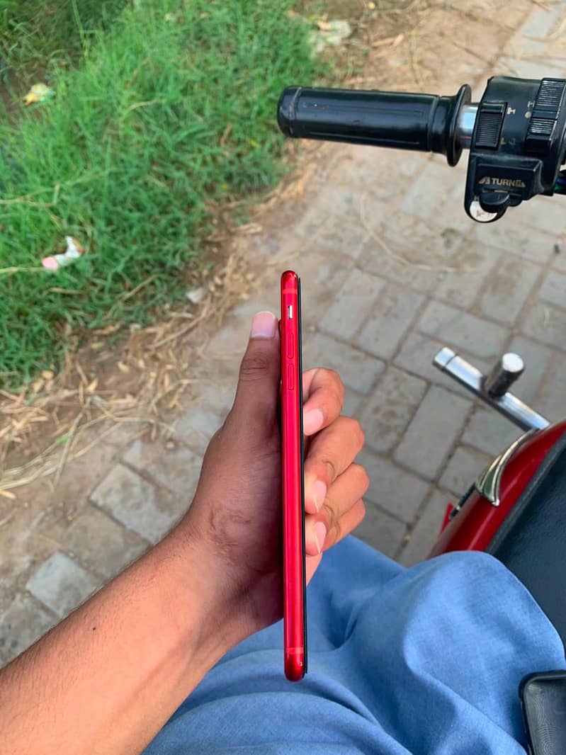 Apple iPhone 8 Plus 3