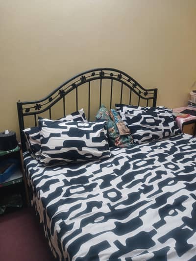 bed with form