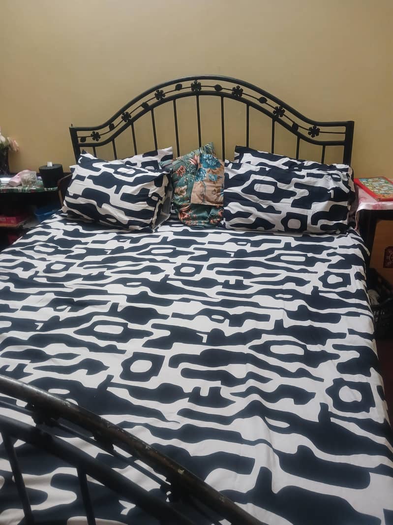 bed with form 4