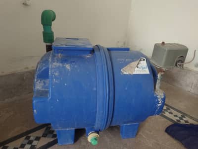 Pressure water tank