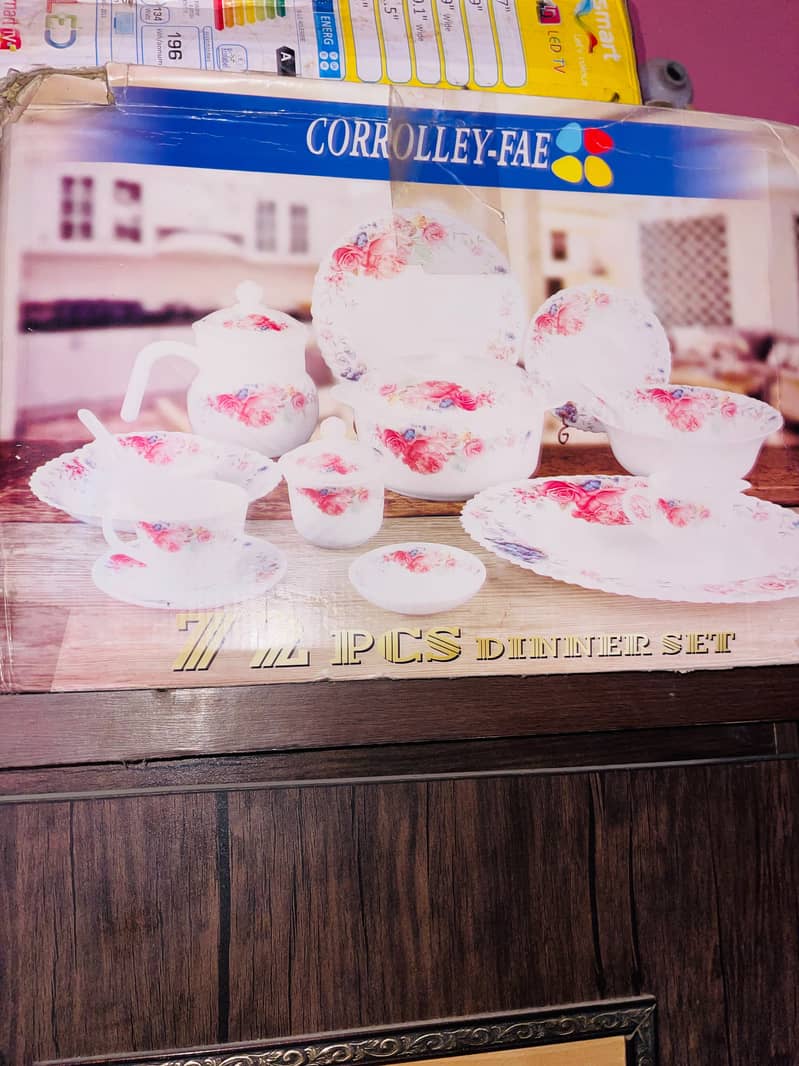 72 PCs marble dinner set. . . 0