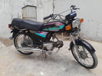Honda cd70 2004 Karachi Number Uregnt sale