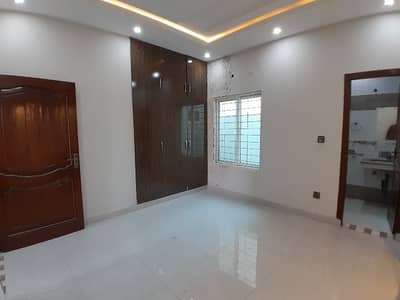 On Excellent Location House Sized 5 Marla Available In Park View City