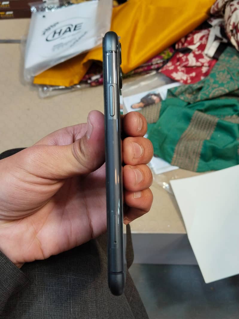 Apple iPhone 11 0