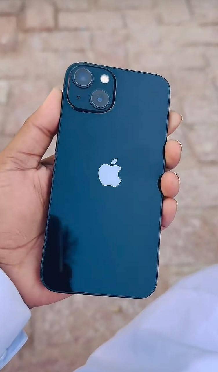 Apple iPhone 13 8