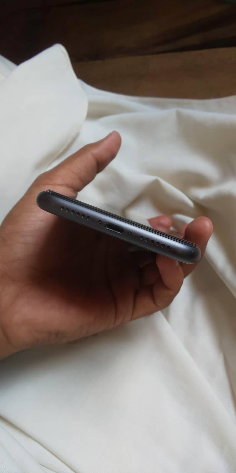 Apple iPhone 11 5