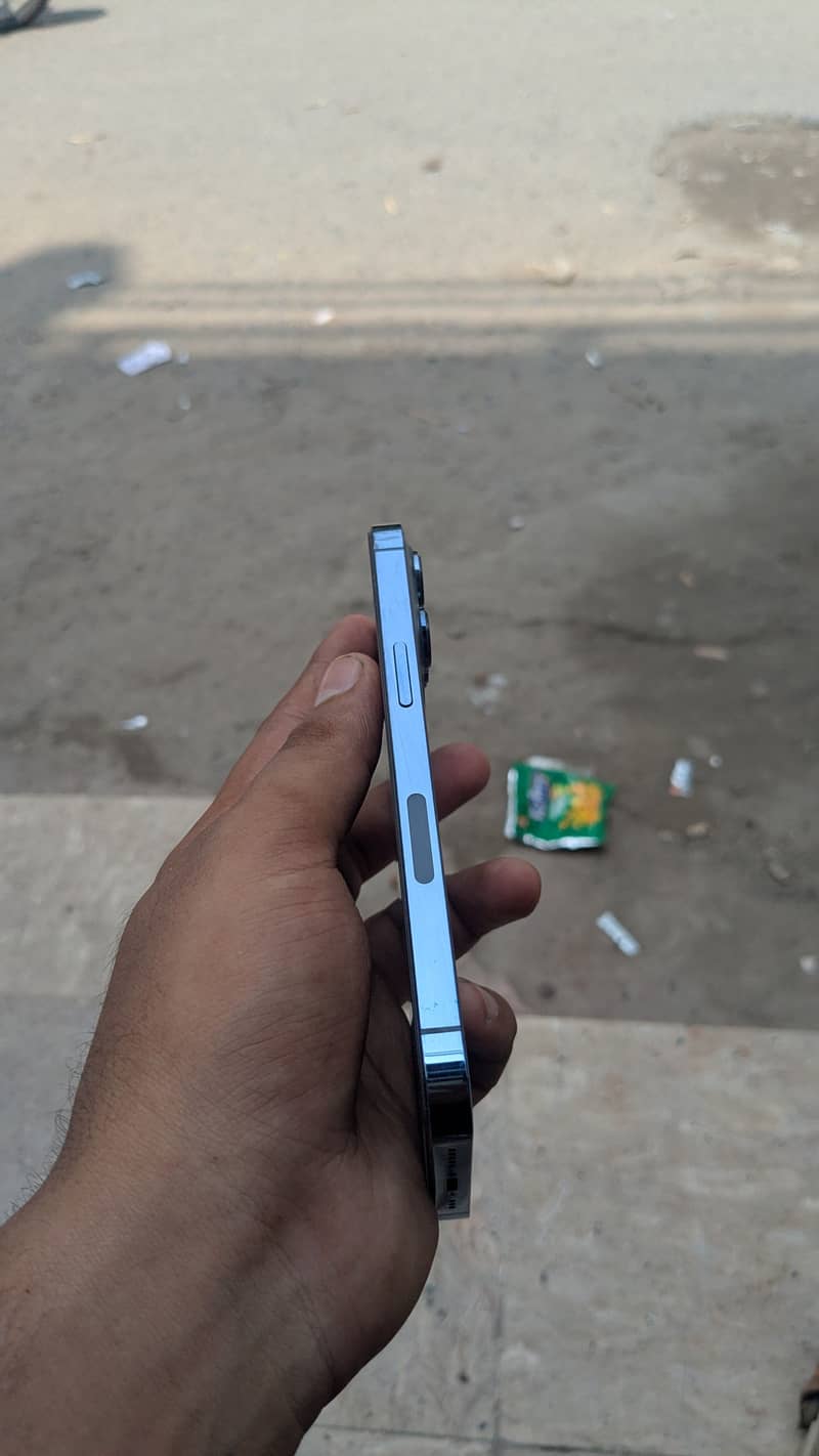 Apple iPhone 13 Pro 1