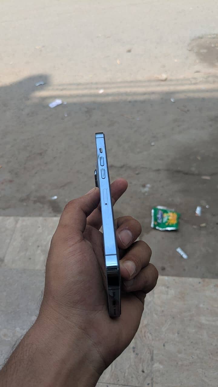 Apple iPhone 13 Pro 4