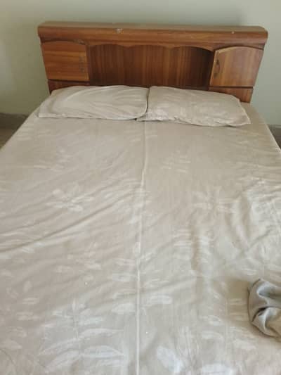 Single Bed 5 X 6 with dressing
