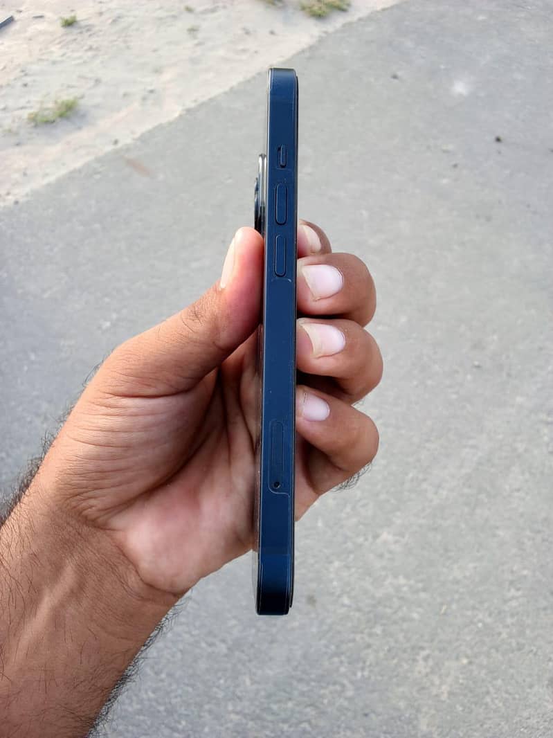 Apple iPhone 13 2