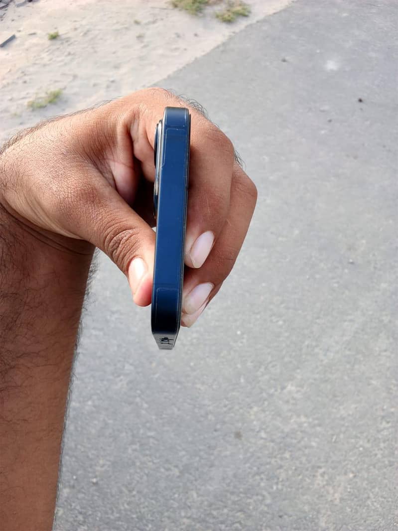 Apple iPhone 13 4