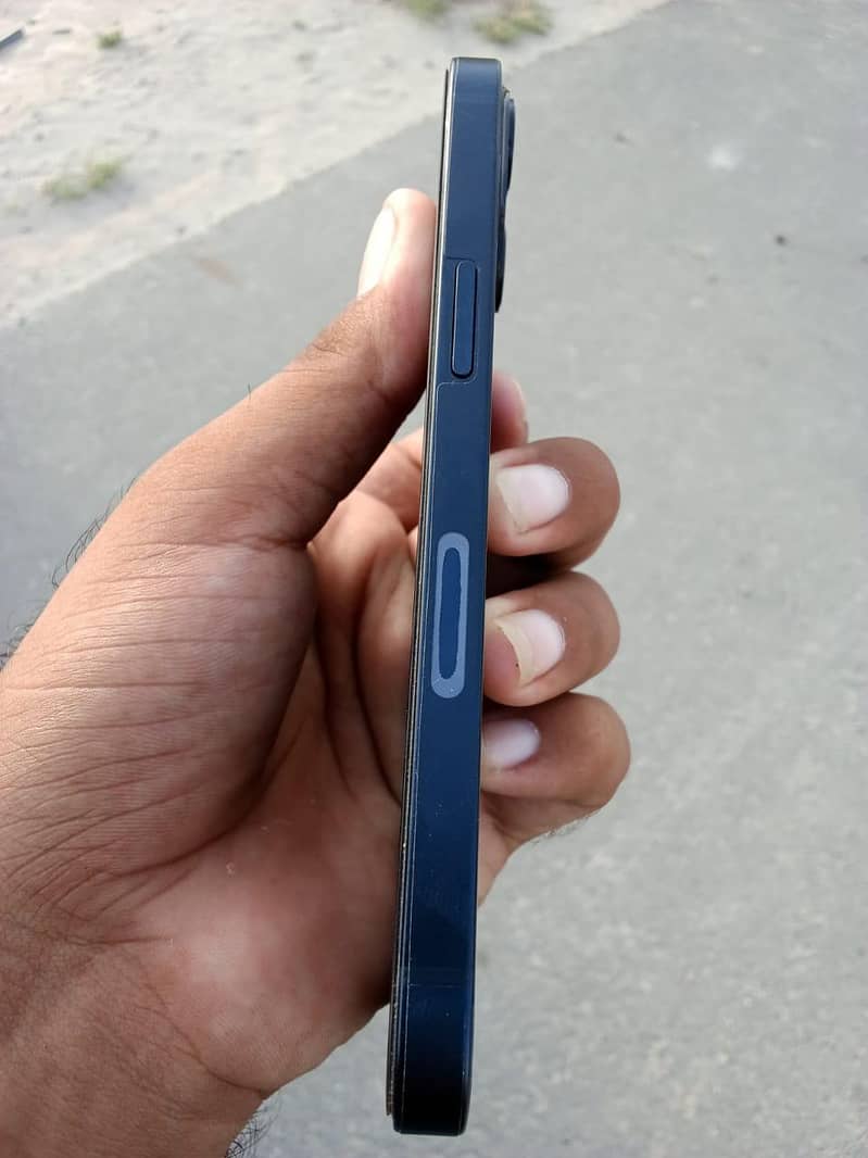 Apple iPhone 13 5