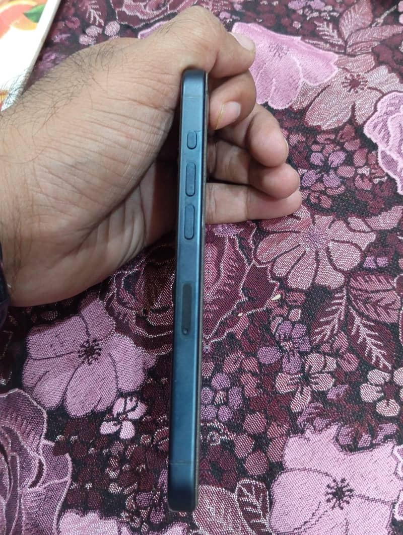 Apple iPhone 15 Pro 2