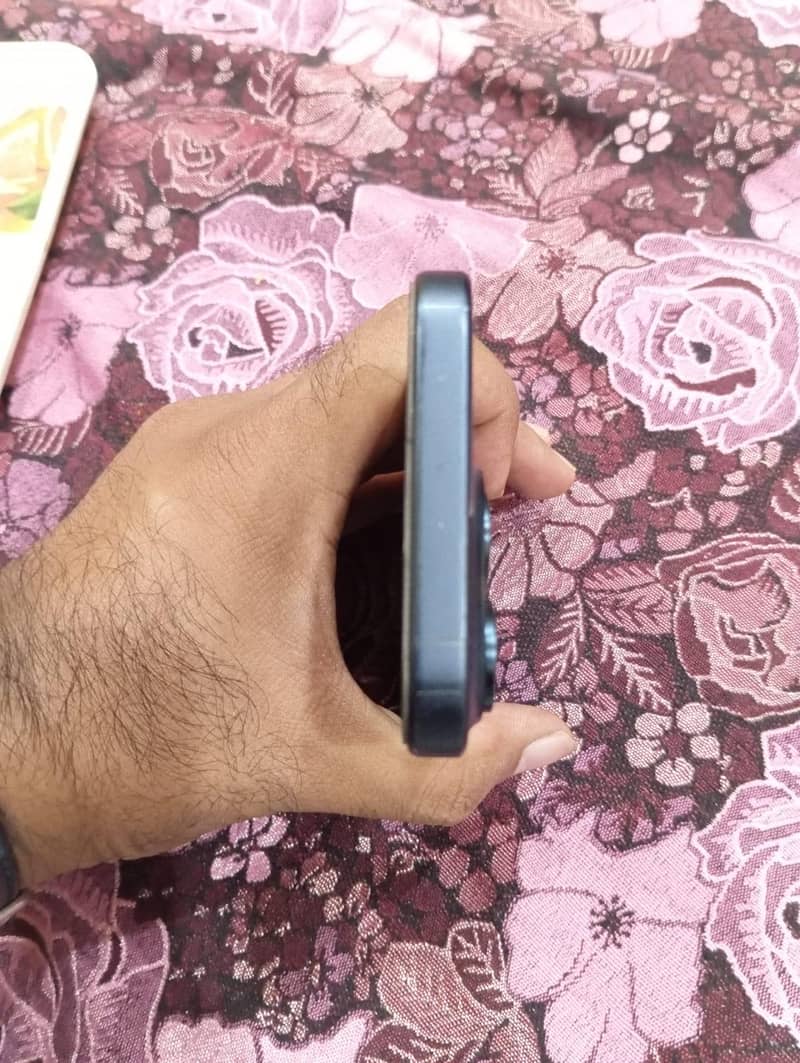 Apple iPhone 15 Pro 4