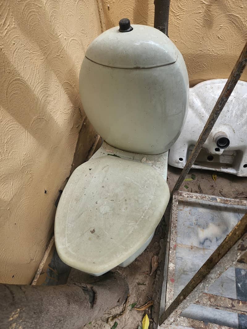 Basin stand and commode 0