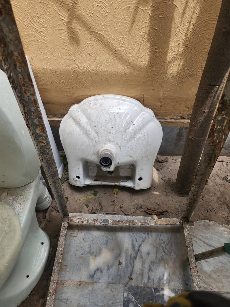 Basin stand and commode 1