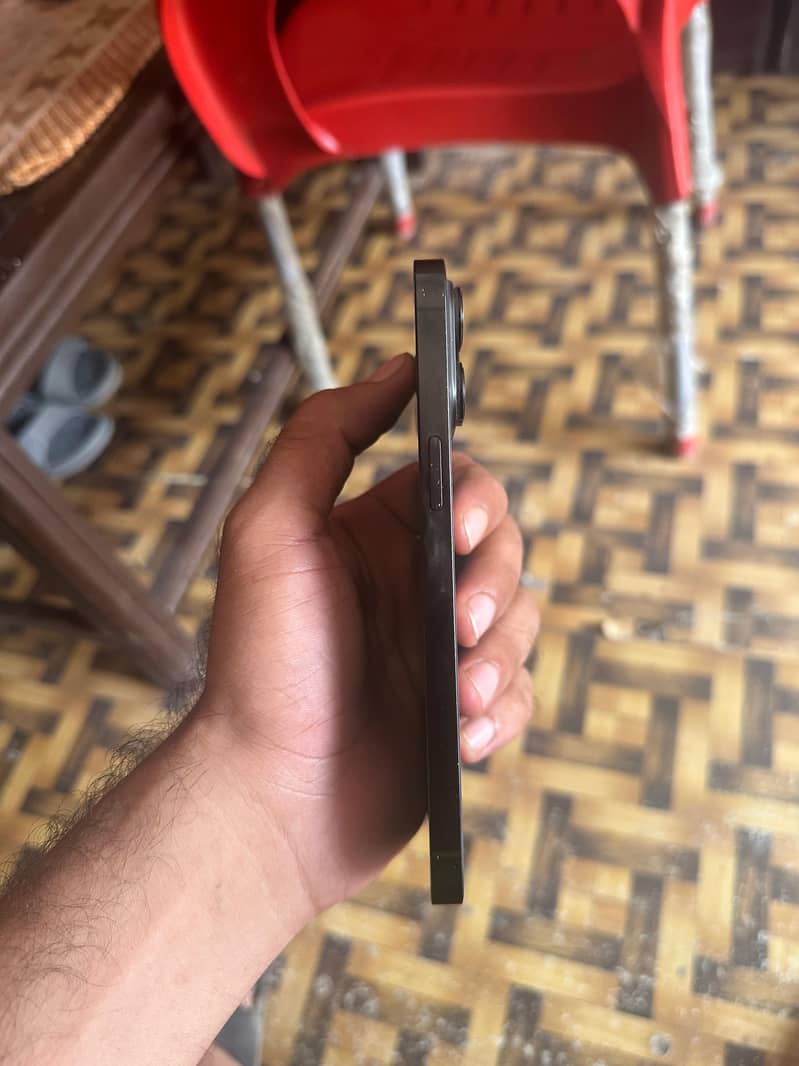 Apple iPhone 14 Pro Max 4