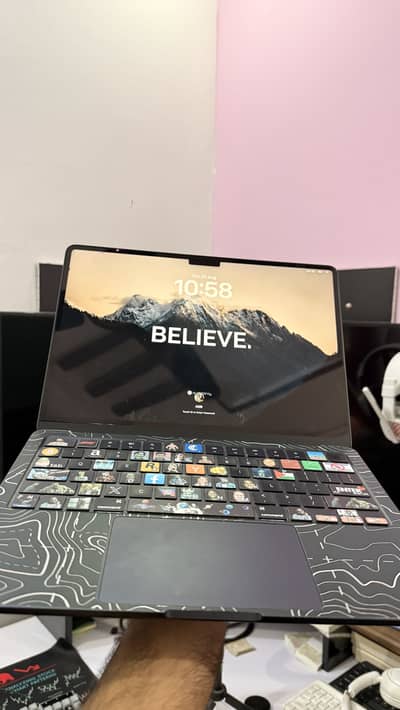 MacBook Air 13" (M3, 2024) | 16GB RAM / 512GB SSD | 10/10 Condition