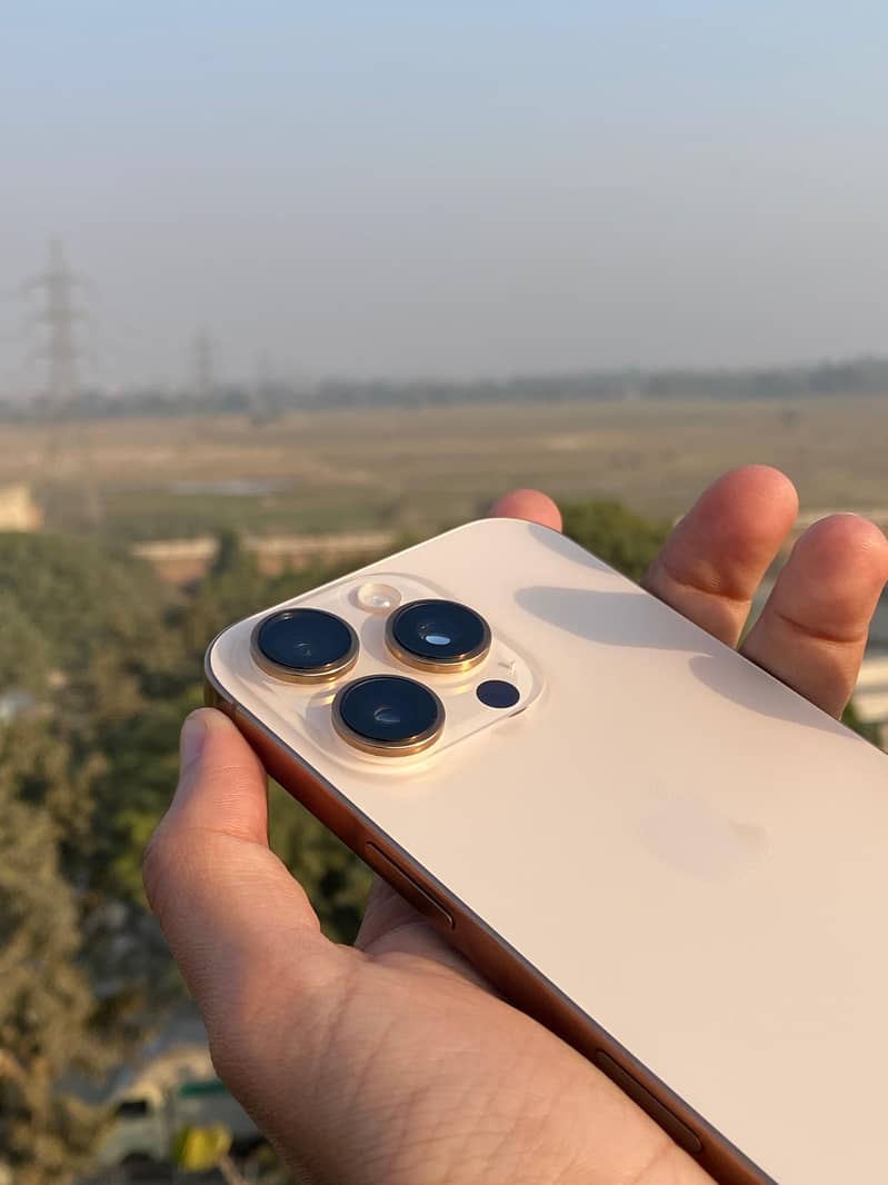 Apple iPhone 16 Pro 2